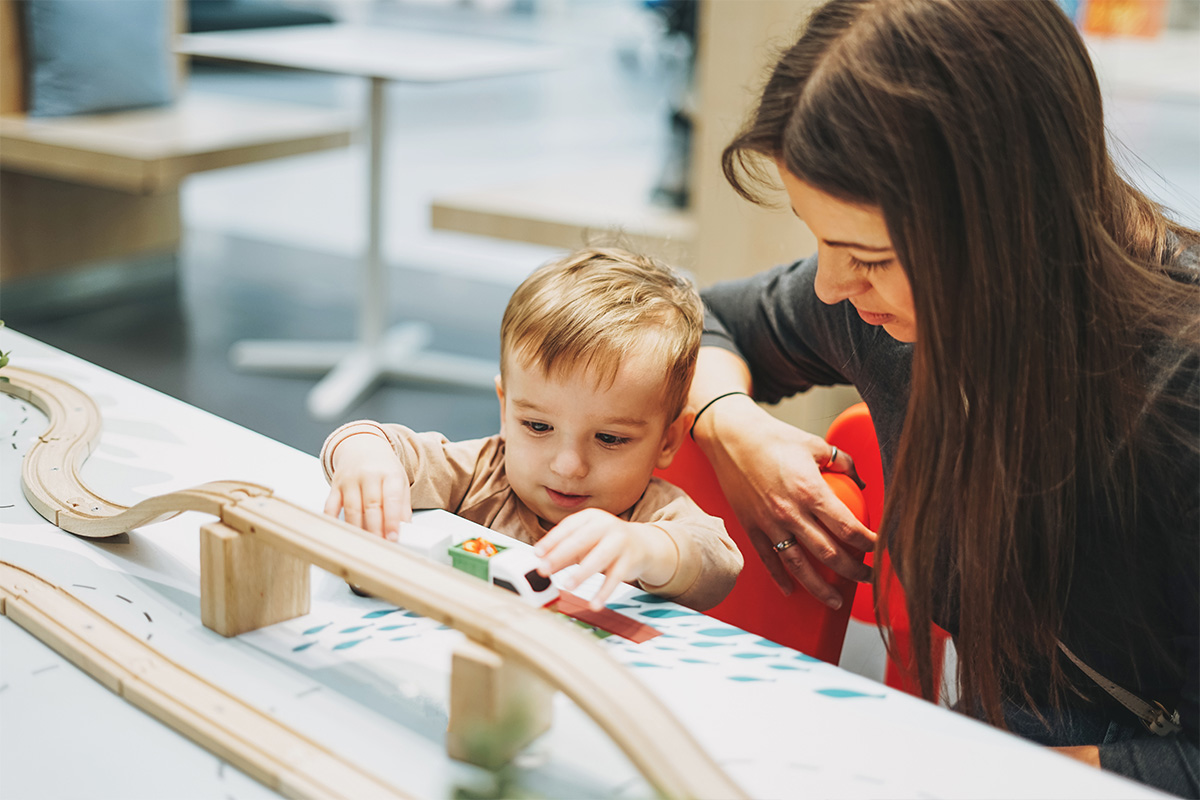 Babysitter vs day care: Why You Should Choose a Babysitter for Your Child?